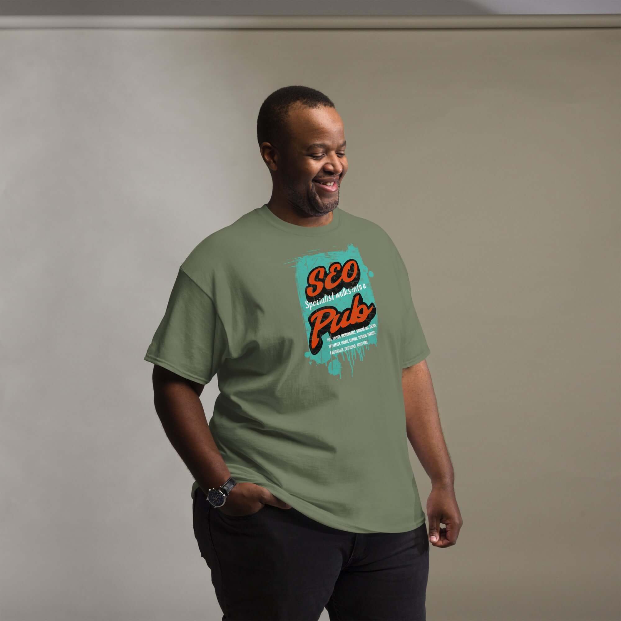 Man wearing SEO Specialist Walks Into a Pub t-shirt, perfect for digital marketers and SEO enthusiasts.